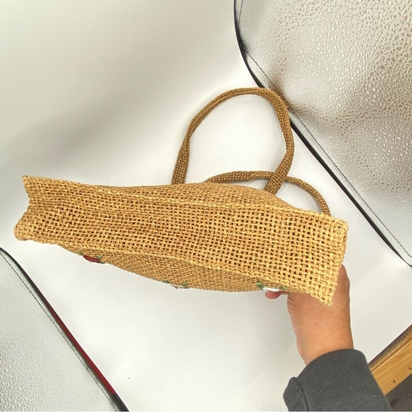 Small Handcrafted Tan Woven Tote Bag with Broiderie Little Flowers - Picture 7 of 9